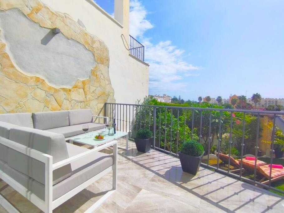 Beautiful 3 Bedroom Townhouse In Urb. Tropicana, Nerja Exterior foto